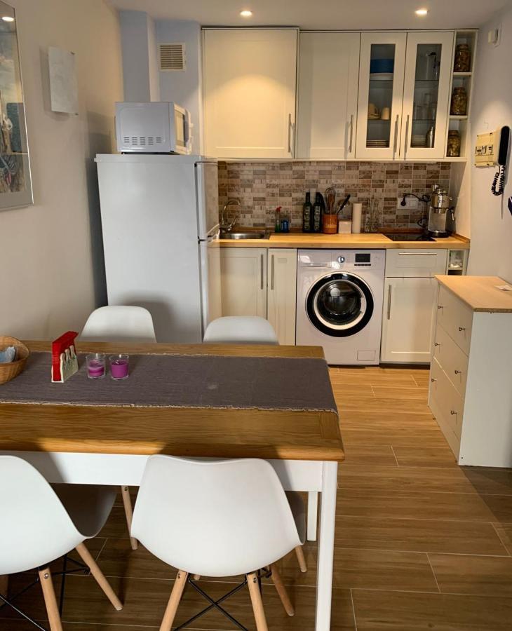 Cosy Apartment In L Escala, 7 Mins Walk To The Closest Beach, Riells L' Escala Kültér fotó